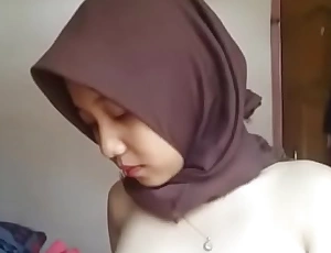 Indonesian Malay Hijabi Sweltering 01