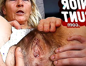 Milf beate pussy close-ups and weird old pussy widening games