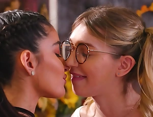 y. Lesbian Ex Friends Confess Feelings - Emily Willis, Mackenzie Moralness