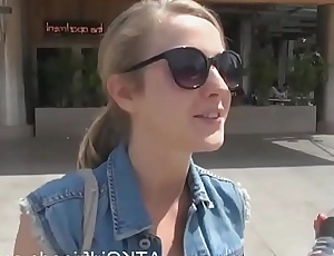 Pornstar having sex in her Malaysia vacation