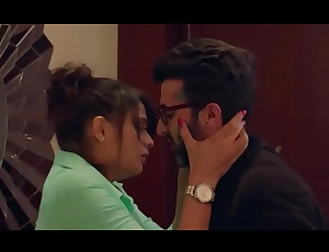 Shweta Tiwari Kiss