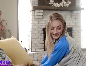 Blonde Con artist Kyler Quinn gets niggardly pussy fucked by stepbro for ages c near depth Stuck near Sink