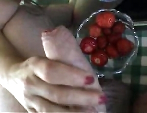 Cum upstairs food - strawberries